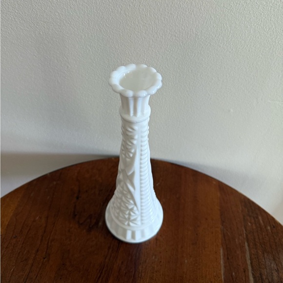 Vintage 9" Milk Glass Bud Vase Stars & Bars Pattern White Flower Vase Home Decor - Picture 2 of 8